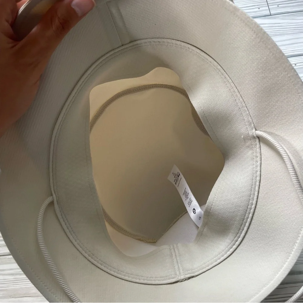NWT Lululemon Wide-Brim Bucket Hat with Strap White Opal